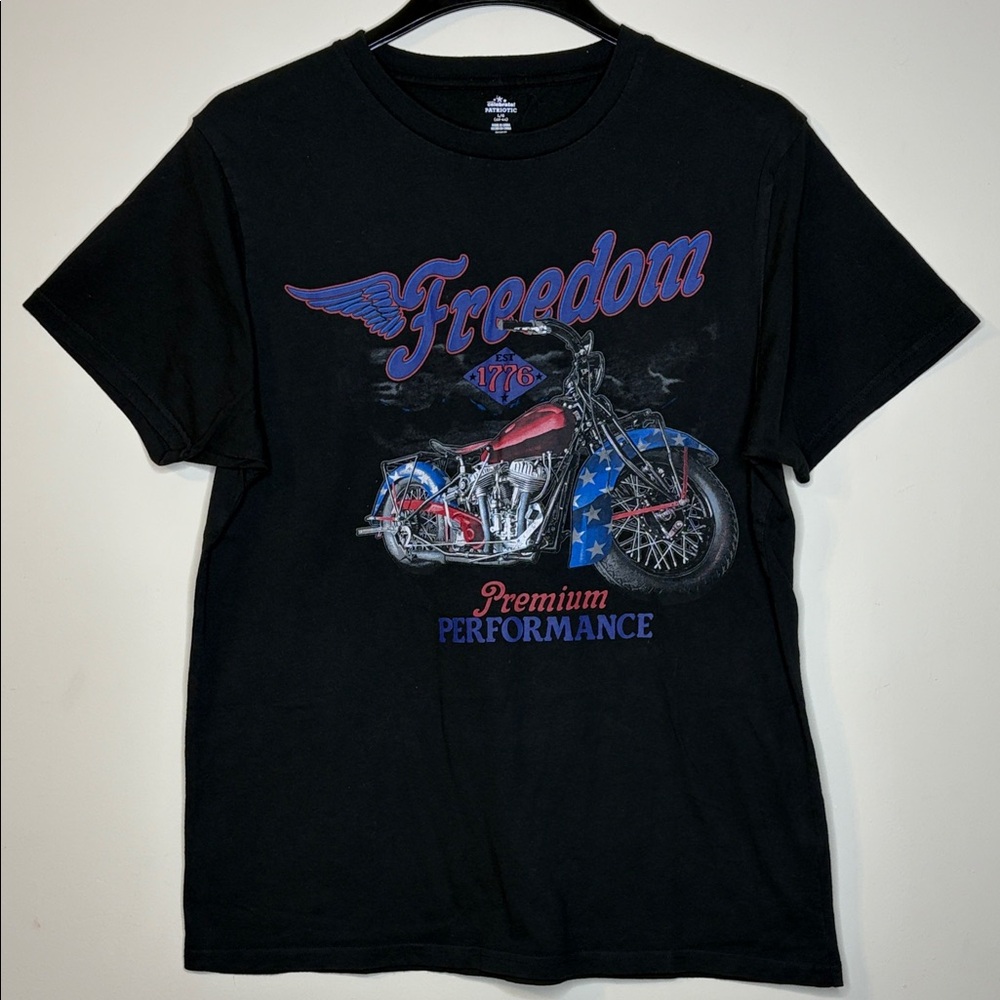 Celebrate Patriotic Freedom Graphic Black T-Shirt Size L